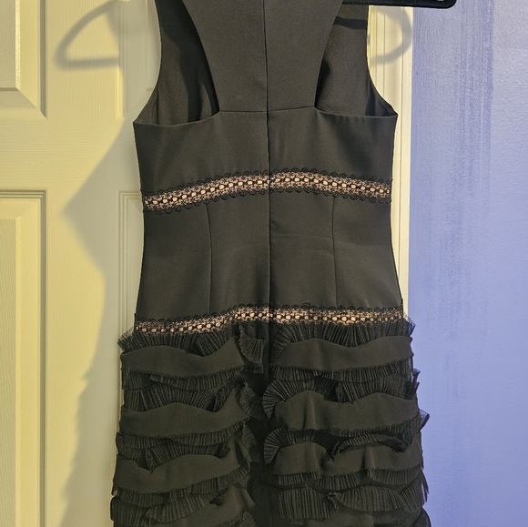 BCBG MAX AZRIA RUFFLE DRESS - Picture 5 of 5